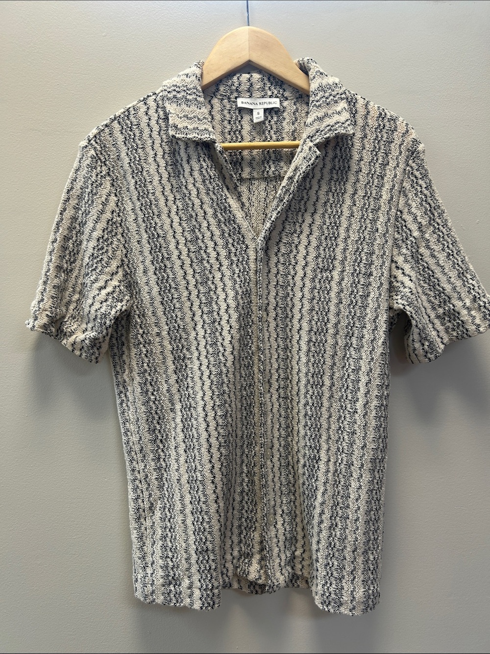 Banana Republic Men’s Short-Sleeve Textured Cotton Stripe Polo — Cream & Black